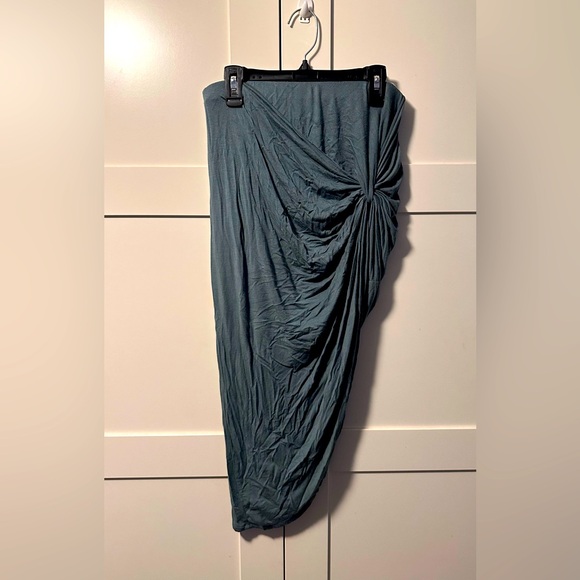 Charlotte Russe Dresses & Skirts - Charlotte Russe Side Slit Skirt